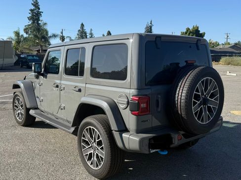 Used 2022 Jeep Wrangler Unlimited Sahara AWD/4WD image 10