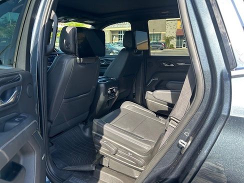 Used 2021 GMC Yukon Denali w/ Denali Premium Package image 2