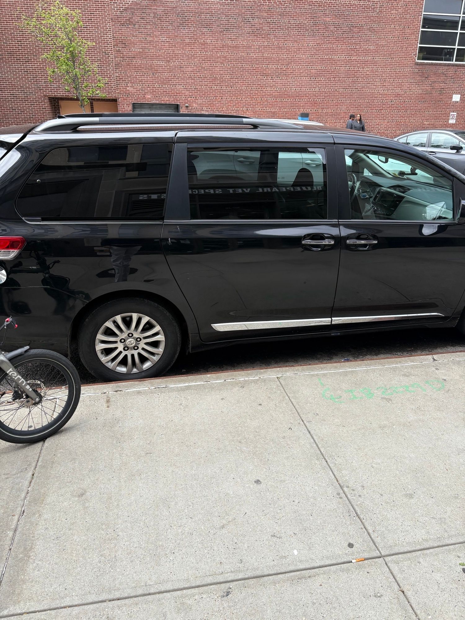 Used 2011 Toyota Sienna XLE w/ Premium Pkg FWD image 8