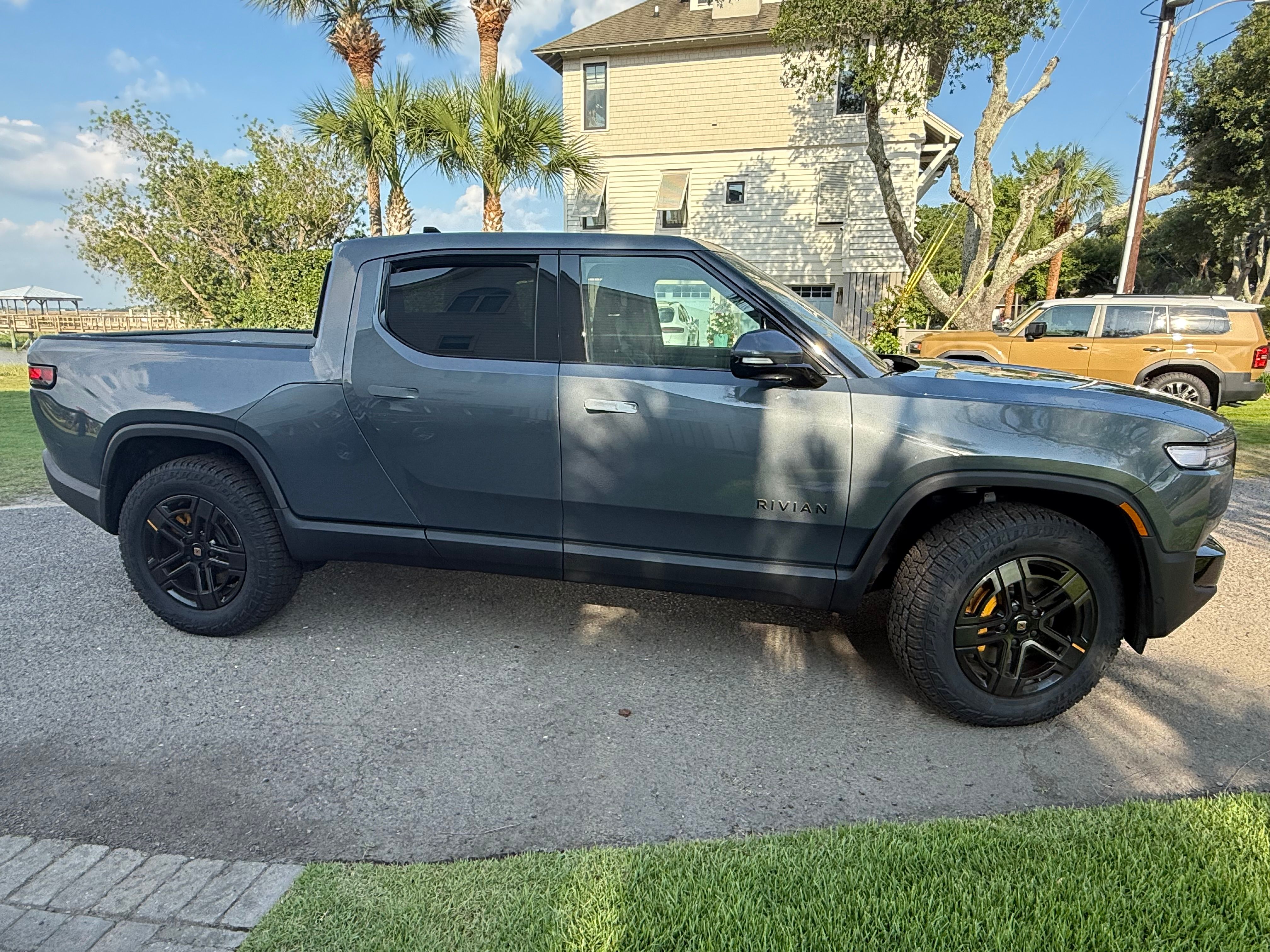 Used 2026 Rivian R1T Premium Tri AWD/4WD image 2