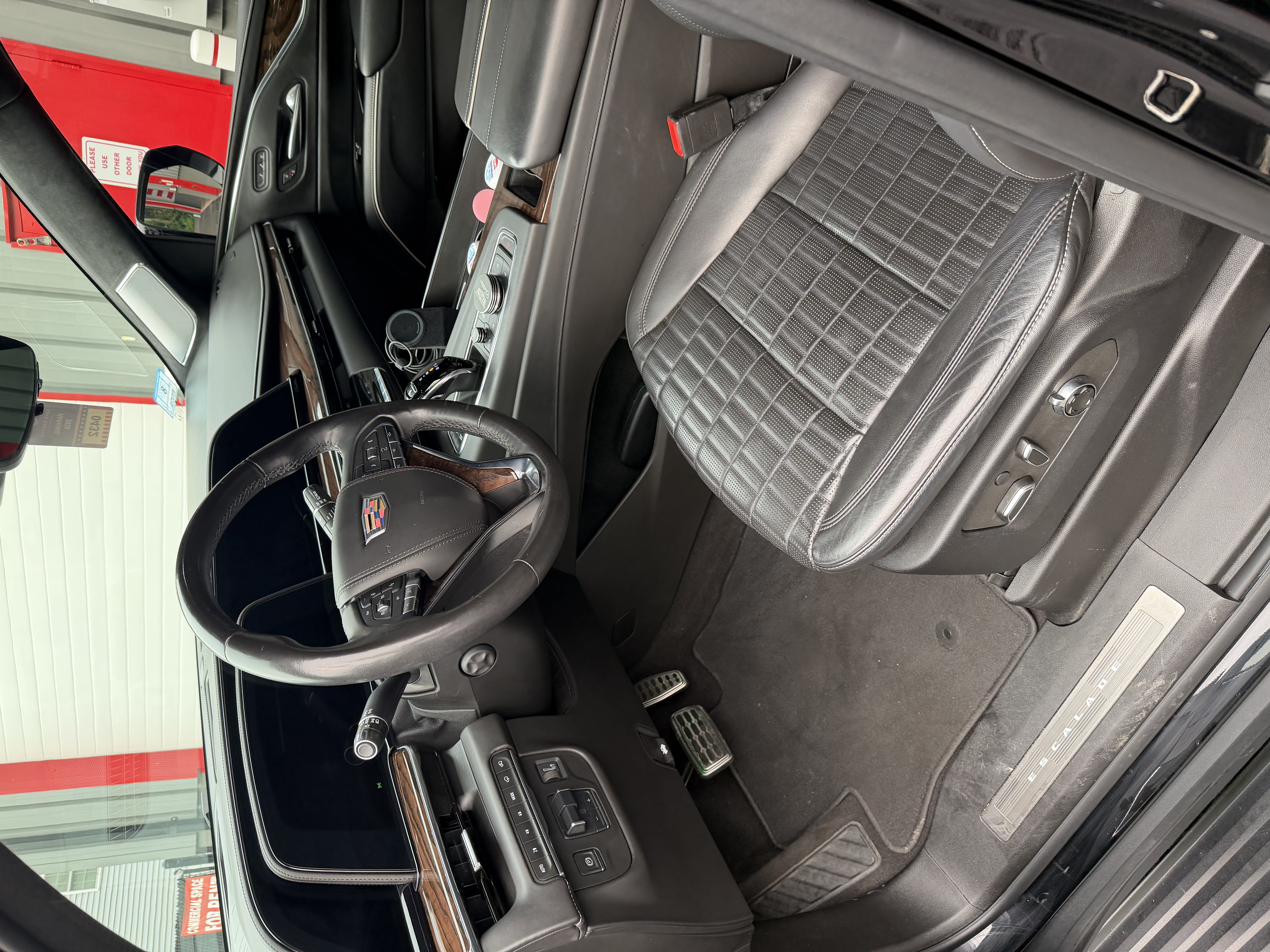 Used 2022 Cadillac Escalade ESV Sport Platinum w/ Heavy-Duty Trailer Package AWD/4WD image 14