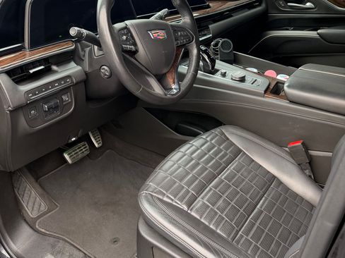 Used 2022 Cadillac Escalade ESV Sport Platinum w/ Heavy-Duty Trailer Package AWD/4WD image 14
