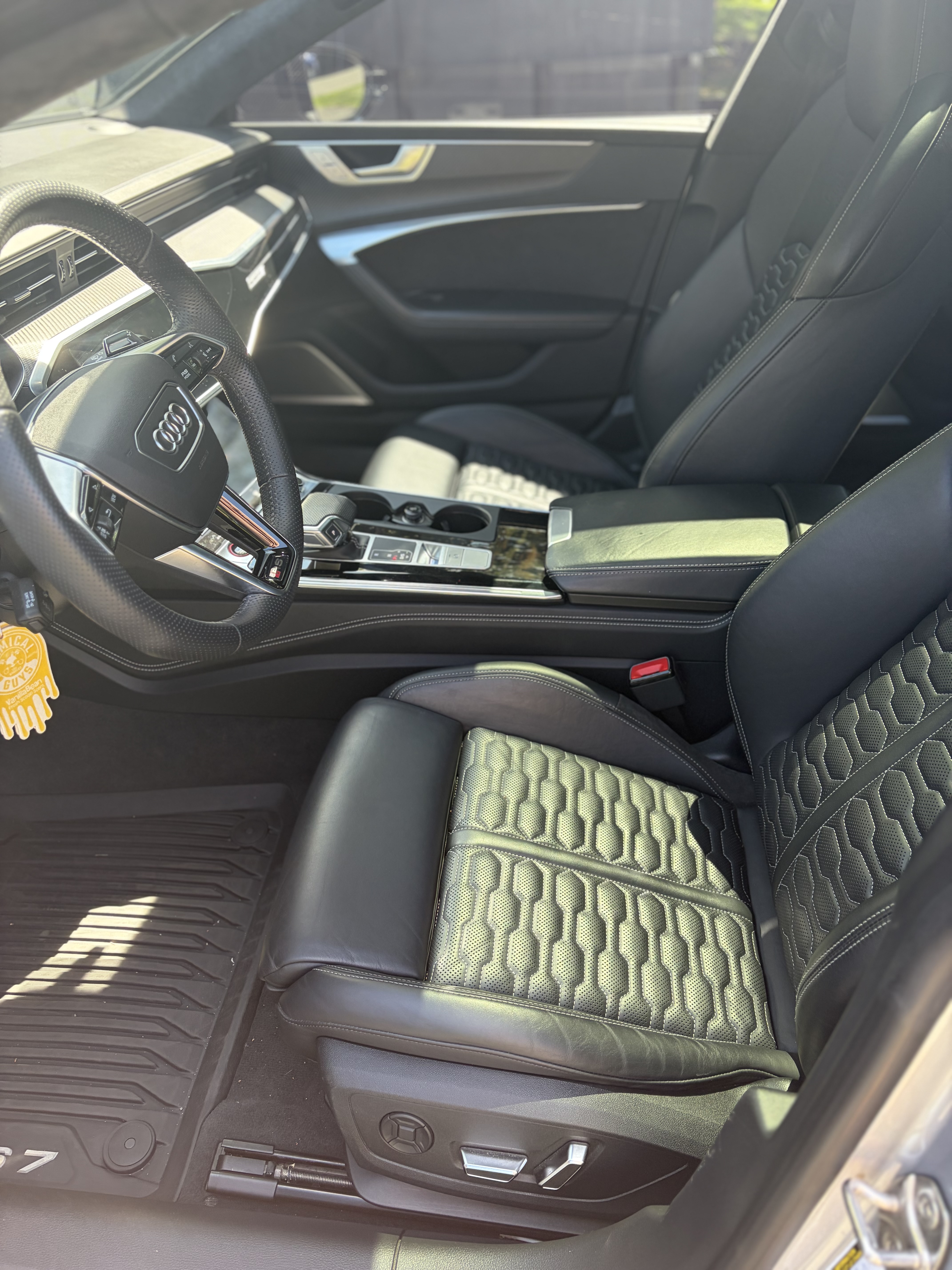 Used 2021 Audi RS 7 Sportback w/ Carbon Optic Package AWD/4WD image 6