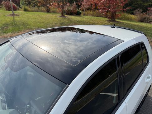 Used 2021 Volkswagen GTI SE image 25