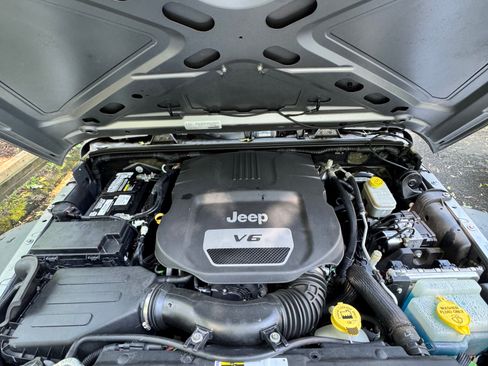 Used 2016 Jeep Wrangler Unlimited Sport AWD/4WD image 2