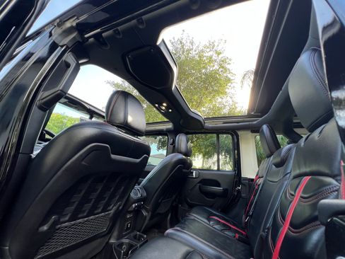 Used 2021 Jeep Wrangler Unlimited Rubicon AWD/4WD image 17