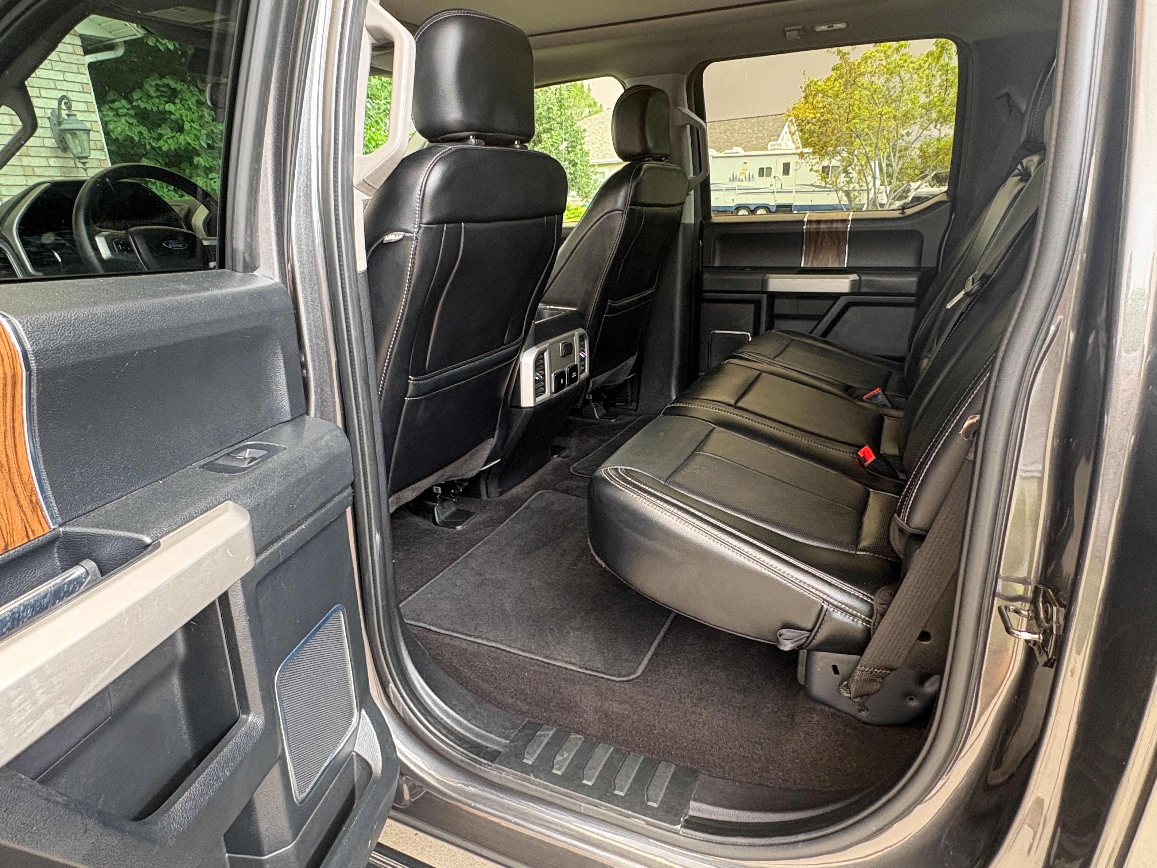 Used 2019 Ford F150 Lariat w/ Equipment Group 501A Mid AWD/4WD image 10