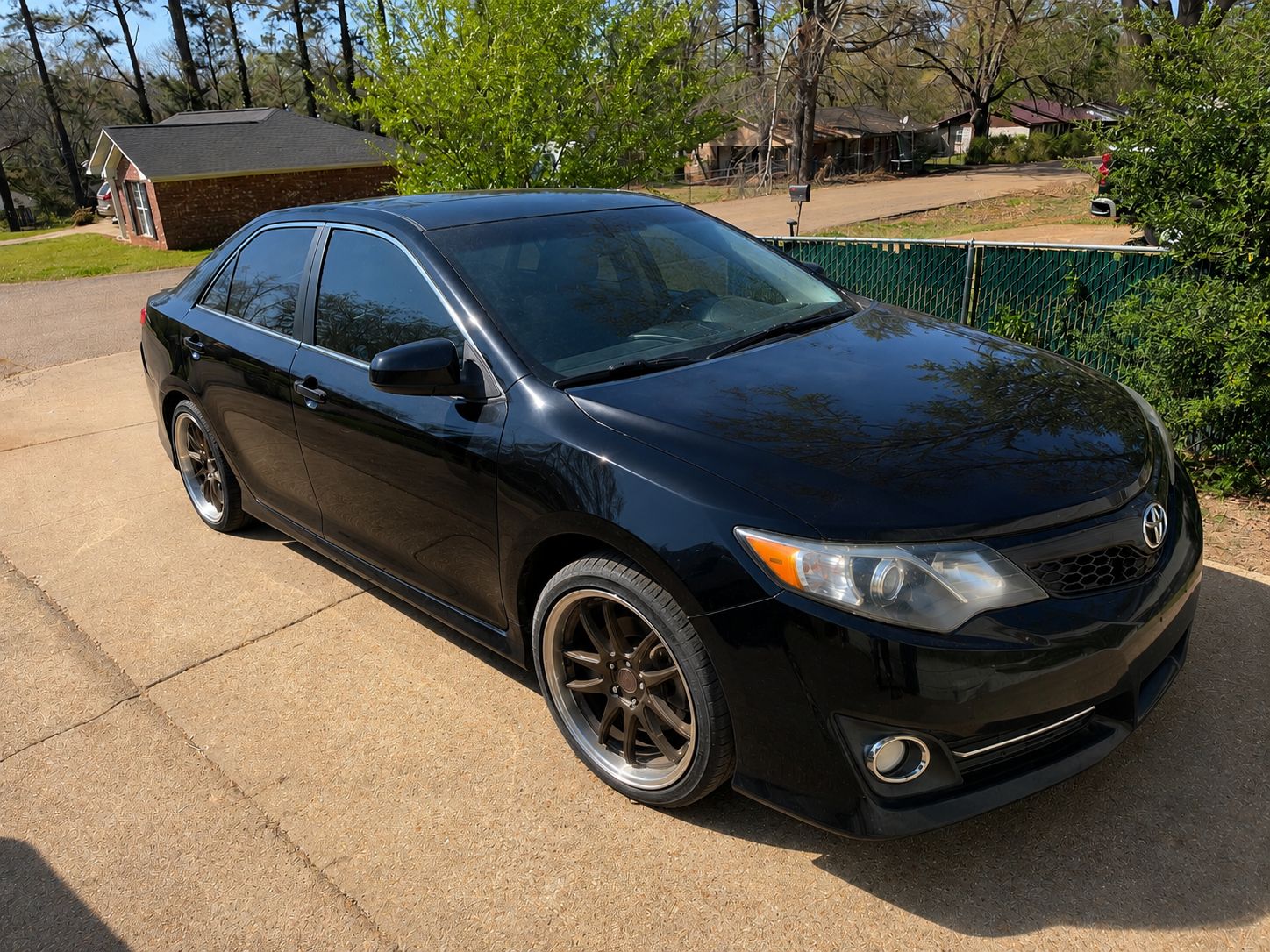 Used 2014 Toyota Camry SE FWD image 1