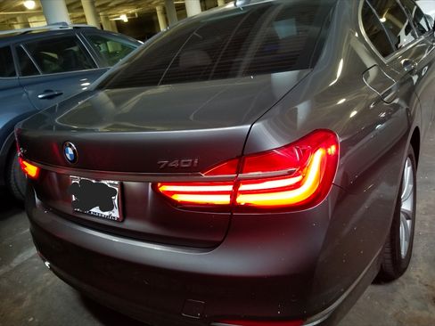 Used 2018 BMW 740i xDrive image 9