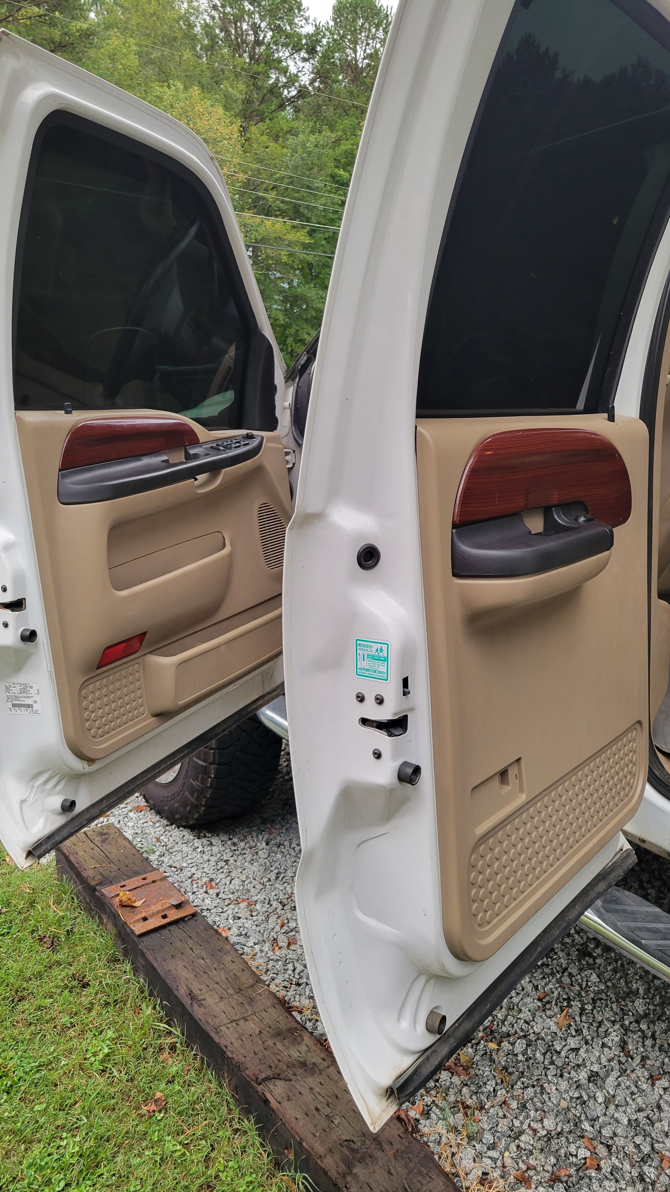 Used 2006 Ford F350 Lariat AWD/4WD image 2