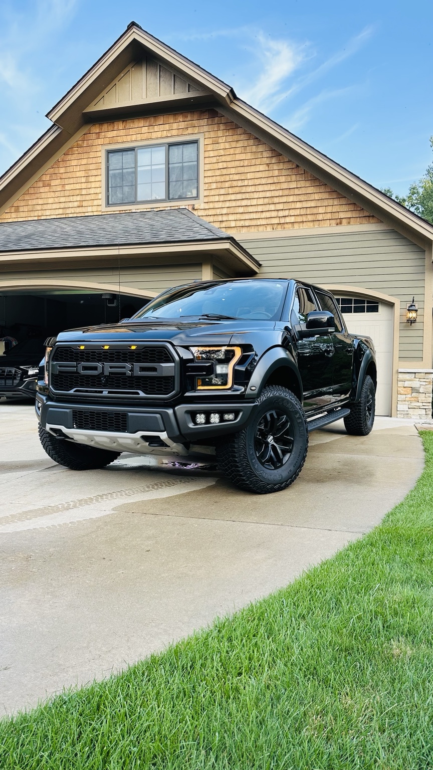 Used 2017 Ford F150 Raptor w/ Equipment Group 802A Luxury AWD/4WD image 16