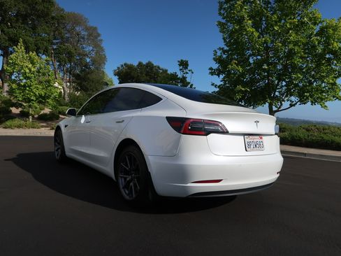 Used 2020 Tesla Model 3 Standard Range Plus image 8