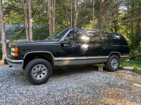 Used 1999 GMC Suburban 4WD image 5
