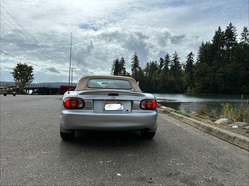 Used 1999 MAZDA MX-5 Miata RWD image 5