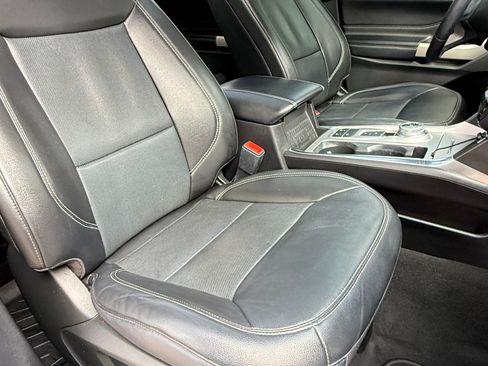 Used 2022 Ford Explorer Limited w/ Equipment Group 301A image 11