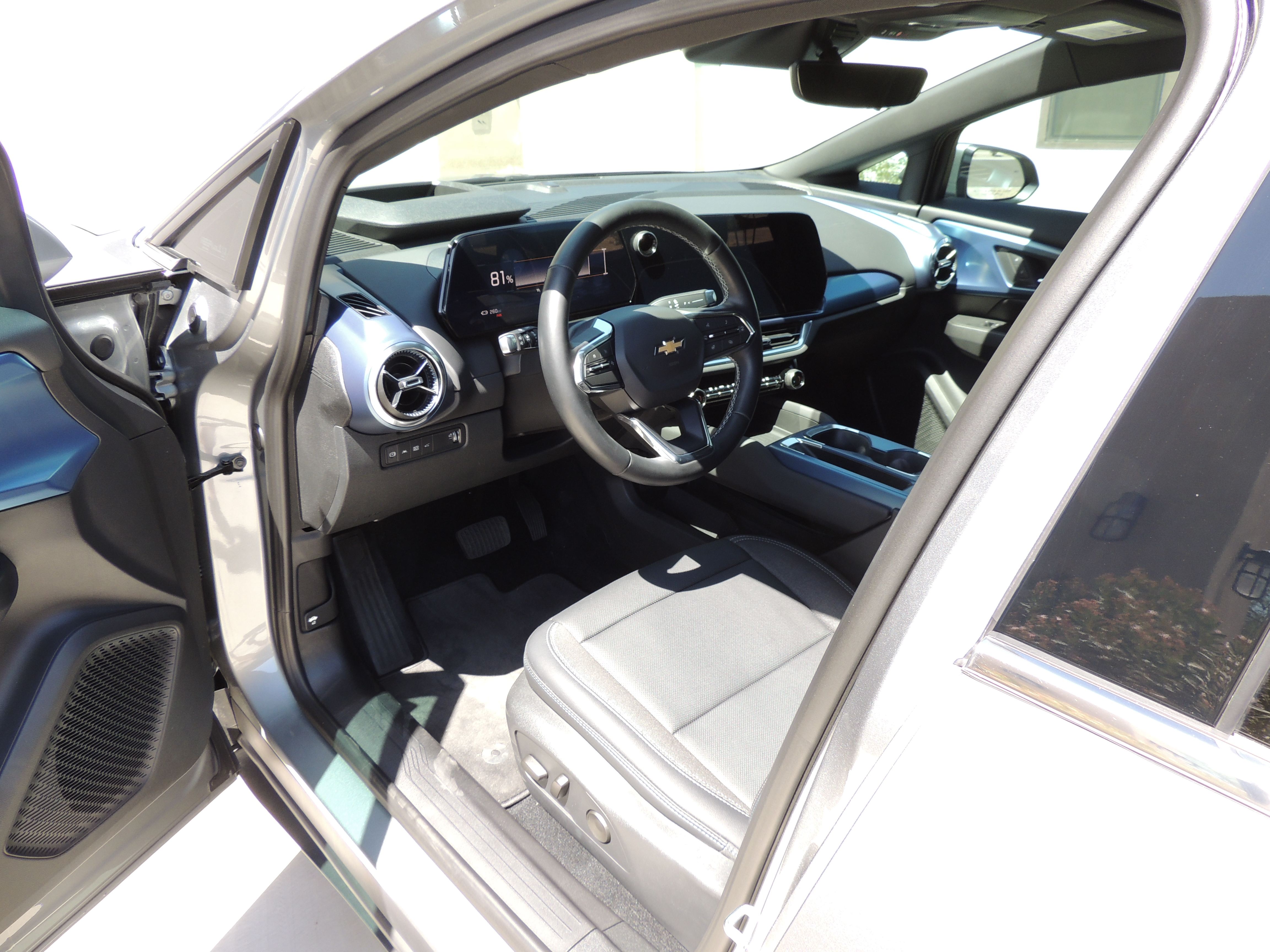 Used 2025 Chevrolet Equinox EV LT w/ Convenience Package II FWD image 13