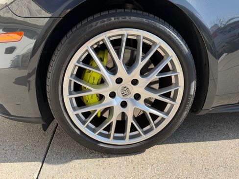 Used 2018 Porsche Panamera 4 image 6