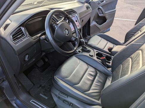 Used 2019 Volkswagen Tiguan SEL Premium w/ 3rd Row Seat Package image 11