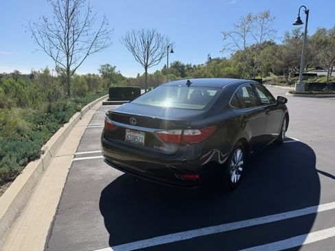 Used 2013 Lexus ES 300h image 4