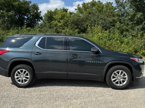 Used 2020 Chevrolet Traverse LT w/ Driver Confidence II Package AWD/4WD image 5