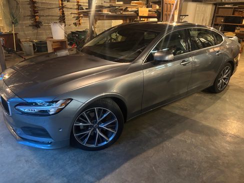 Used 2018 Volvo S90 T5 Momentum w/ Protection Package Premier FWD image 4