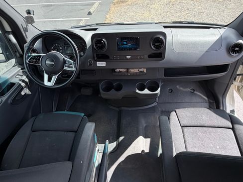 Used 2019 Freightliner Sprinter 144 RWD image 12