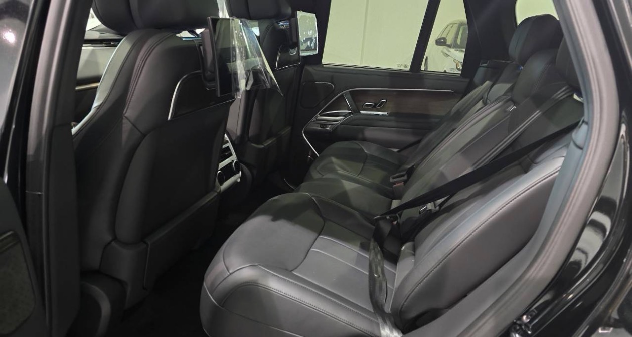 Used 2024 Land Rover Range Rover Autobiography AWD/4WD image 9