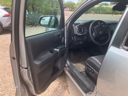 Used 2023 Toyota Tacoma TRD Off-Road w/ Technology Package AWD/4WD image 2