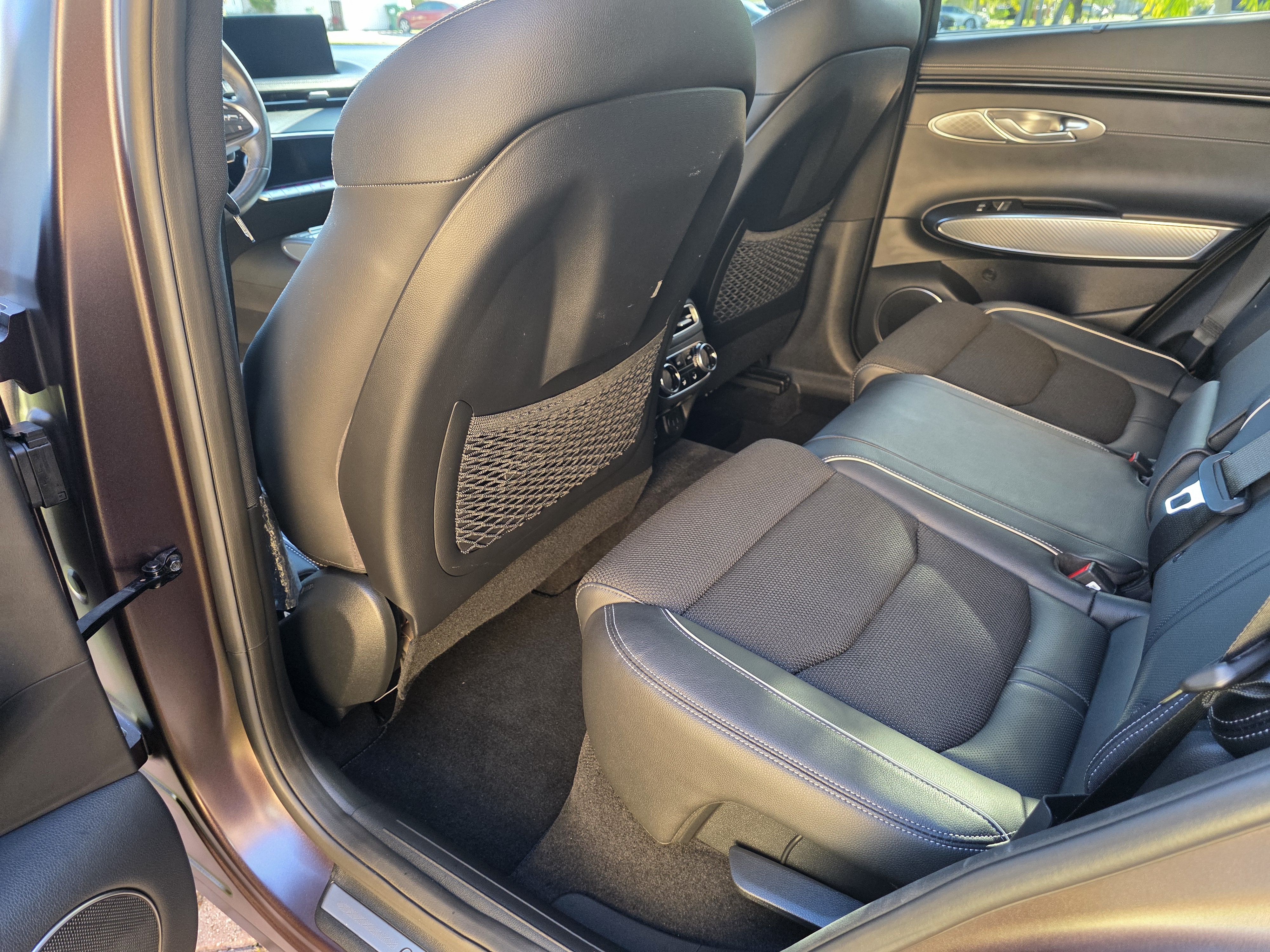 Used 2023 Genesis GV70 2.5T w/ Sport Prestige Package AWD/4WD image 11