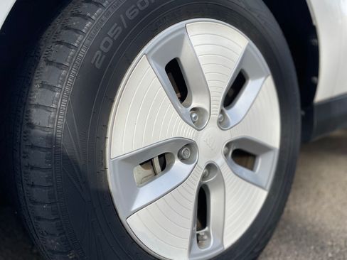 Used 2015 Kia Soul EV + image 12