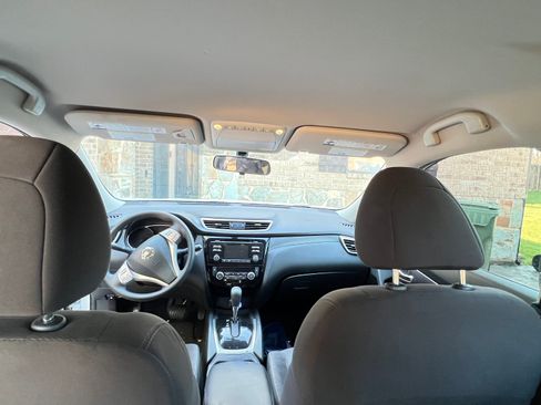 Used 2016 Nissan Rogue SV image 9