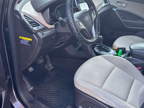 Used 2017 Hyundai Santa Fe SE image 14