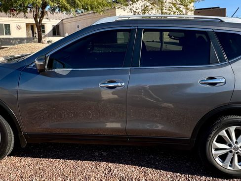 Used 2015 Nissan Rogue SV w/ SV Premium Package image 2