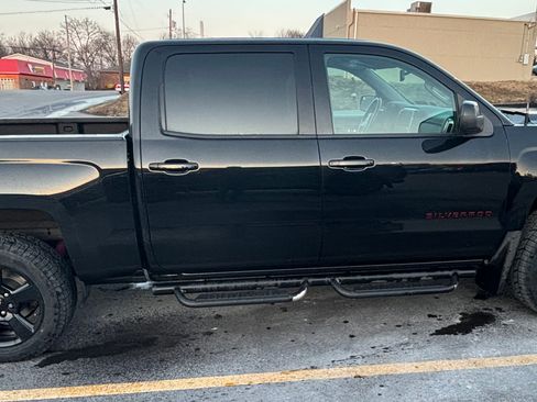 Used 2018 Chevrolet Silverado 1500 LTZ Z71 w/ Redline Edition image 9