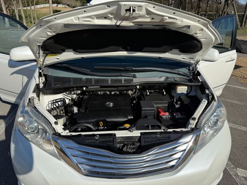 Used 2011 Toyota Sienna Limited image 20