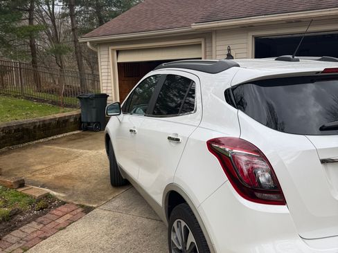 Used 2021 Buick Encore Preferred w/ Safety Package image 9