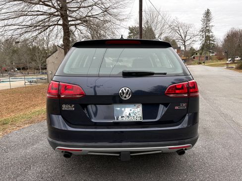 Used 2017 Volkswagen Golf Alltrack S image 6