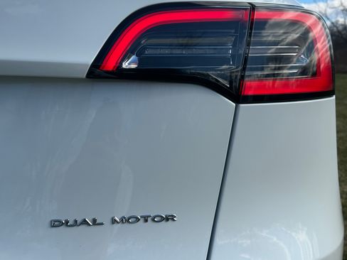 Used 2021 Tesla Model Y Long Range AWD/4WD image 2