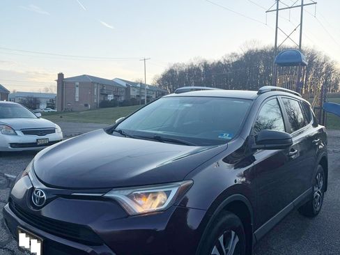 Used 2016 Toyota RAV4 LE image 2