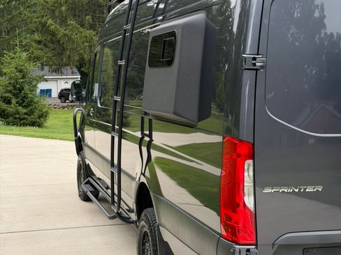 Used 2019 Mercedes-Benz Sprinter 4x4 170 image 10