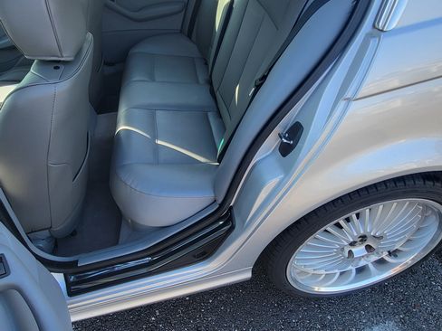 Used 2001 BMW 330i Sedan image 10