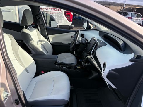 Used 2021 Toyota Prius Prime XLE image 5