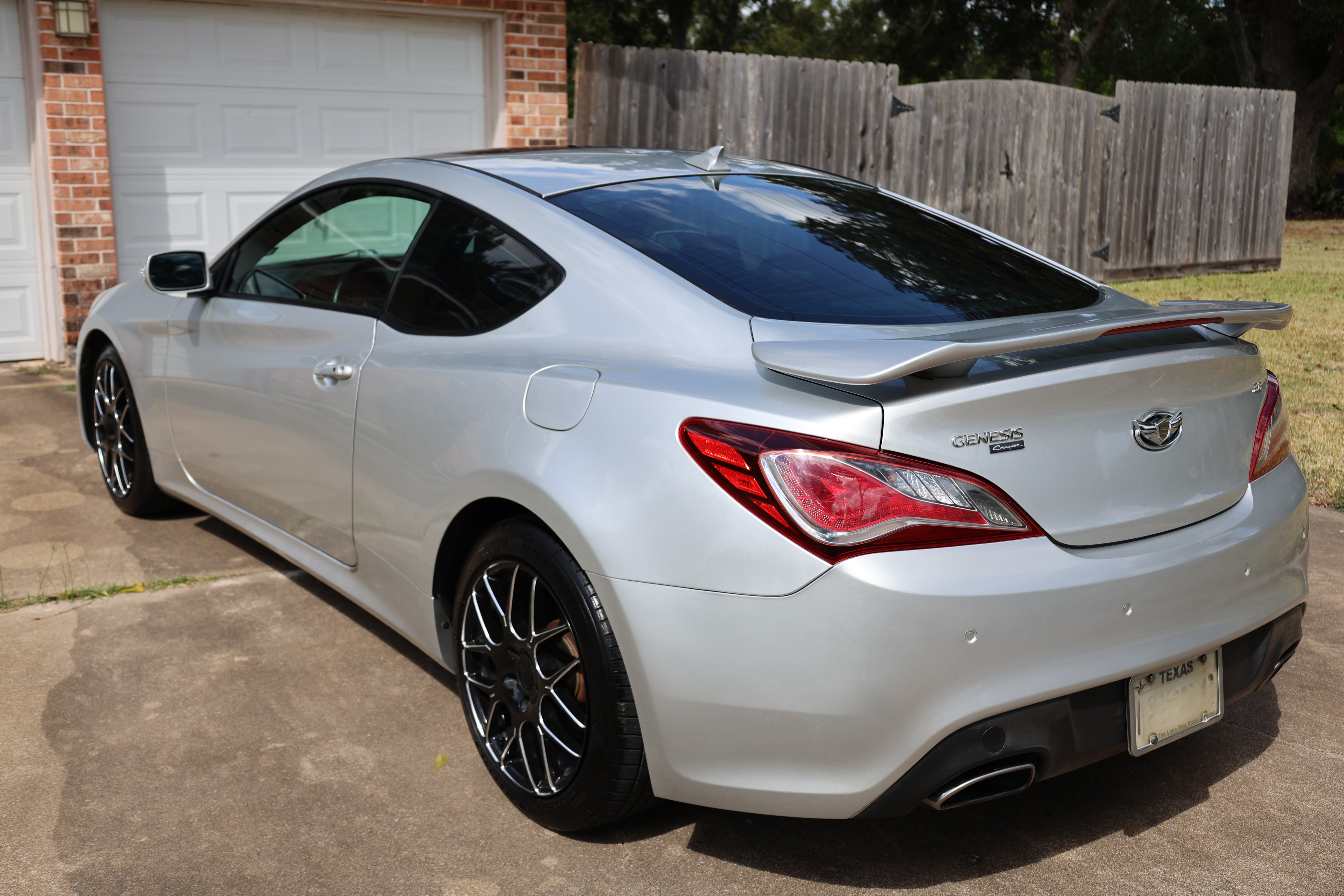 Used 2013 Hyundai Genesis 3.8 RWD image 8
