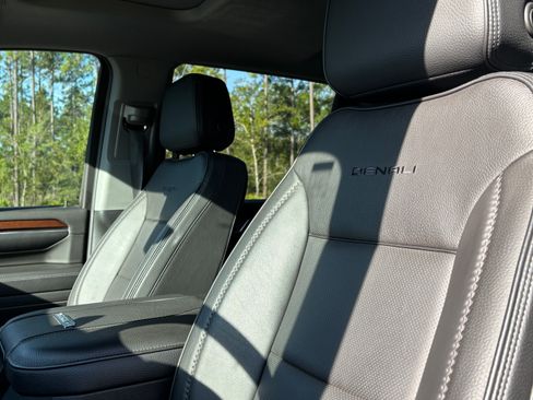 Used 2024 GMC Sierra 2500 Denali w/ Denali Reserve Package image 16