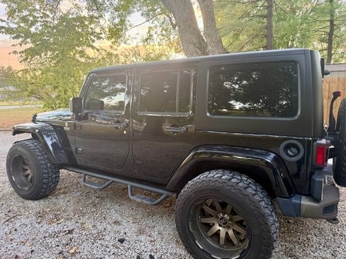 Used 2016 Jeep Wrangler Unlimited Sahara image 9