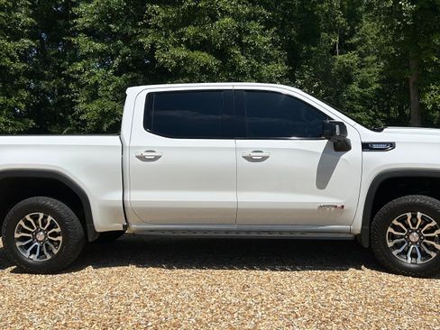 Used 2021 GMC Sierra 1500 AT4 w/ AT4 Premium Package AWD/4WD image 2