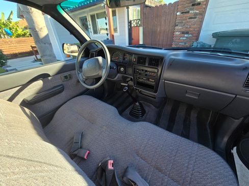 Used 1997 Toyota Tacoma 2WD Regular Cab image 2