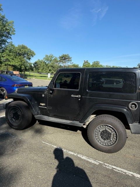 Used 2015 Jeep Wrangler Sahara w/ Connectivity Group AWD/4WD image 2