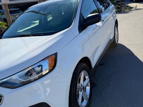 Used 2021 Ford Edge SE w/ Cargo Accessory Package image 4