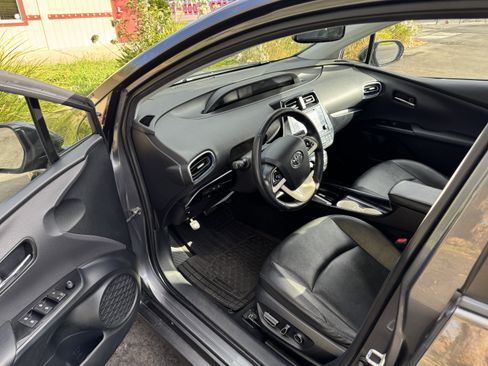 Used 2016 Toyota Prius Two FWD image 6